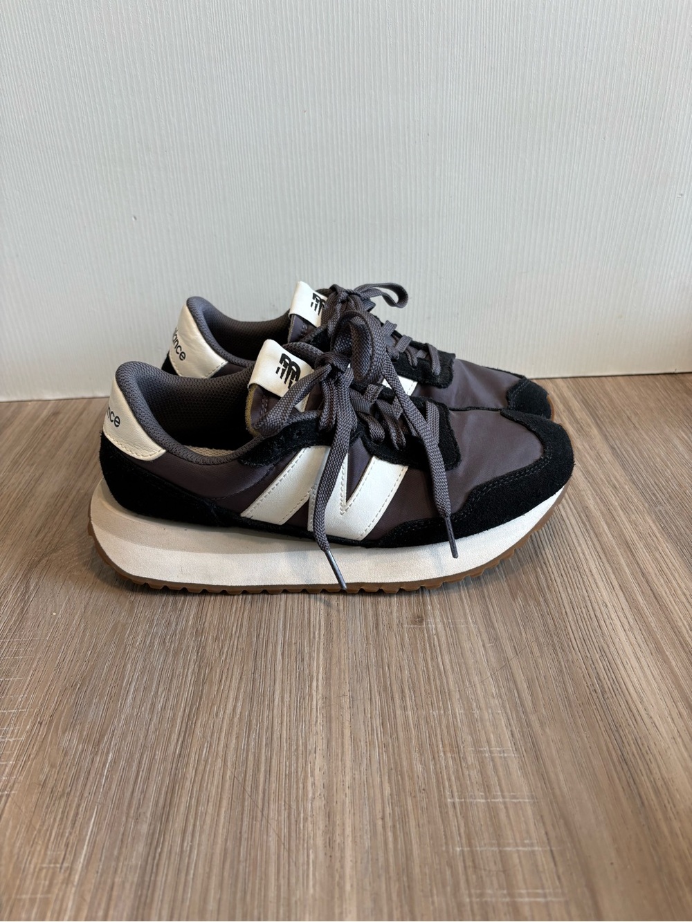 New Balance Classics 237 V1 Women's Sneakers Black/Gray/White Size 6